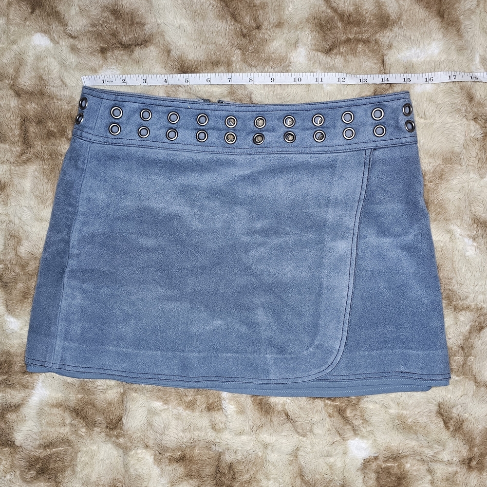 BCBGMaxAzria Gray Mini Skirt with Grommet Detail